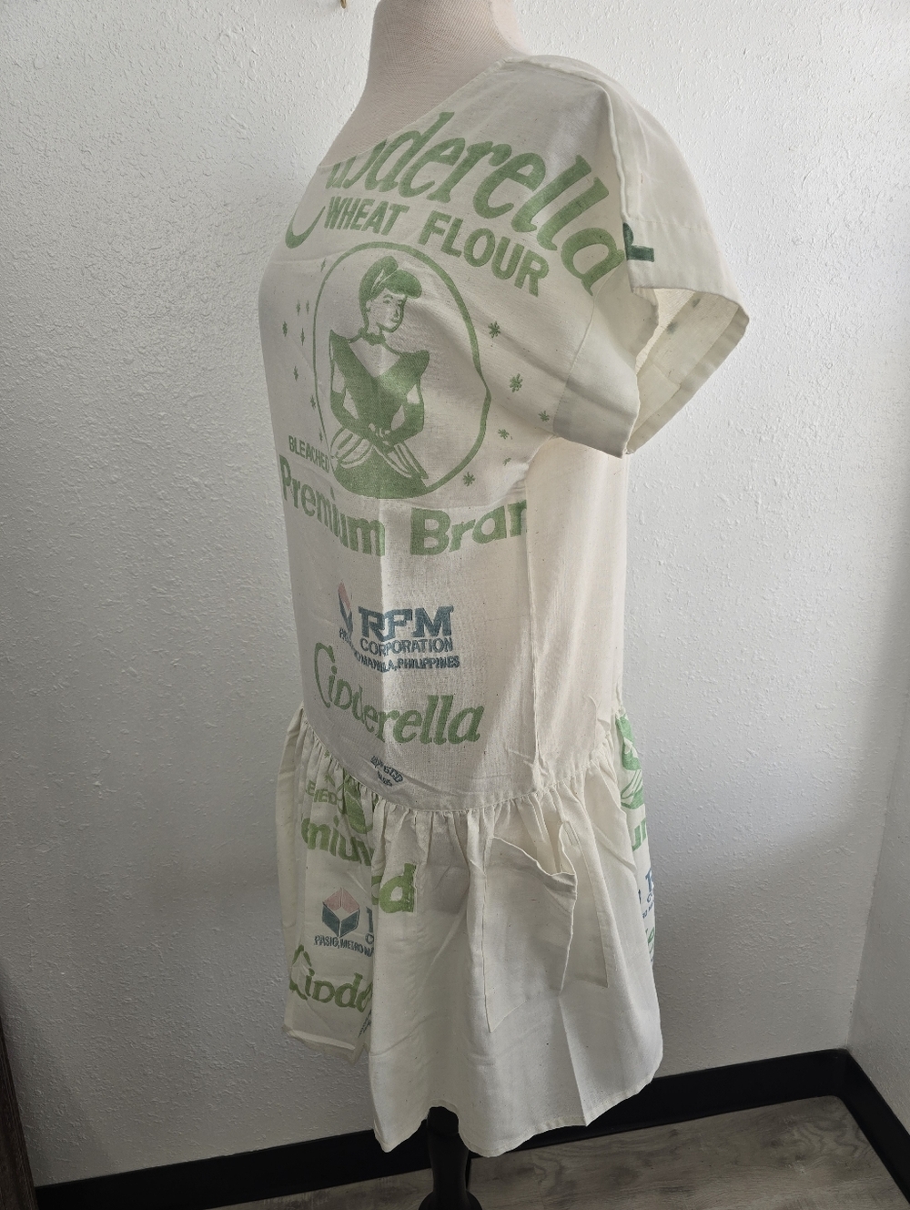 VTG Cinderella Flour Sack Printed Ruffle Bottom Side Pocket 100% Cotton Dress LG - Picture 5 of 7